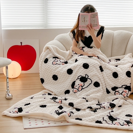 91家纺网 家纺一手货源 找家纺 顾里家纺 2023新款ins韩风∙豆豆绒奶油色羊羔毯 波点修狗