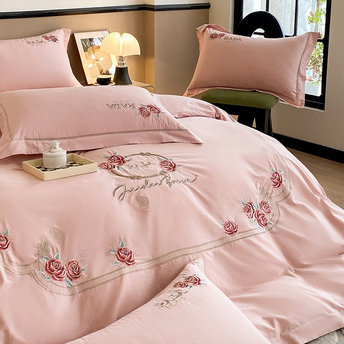 91家纺网 家纺一手货源 找家纺 理想家家纺 2023新款全棉磨毛刺绣四件套 玫瑰庄园 粉