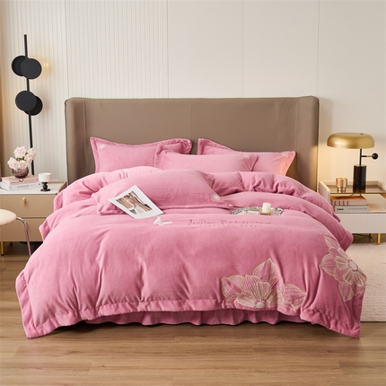 91家纺网 家纺一手货源 找家纺 （总）恒爱 2023新款慵懒感230g全消光牛奶绒绣花四件套-暖阳