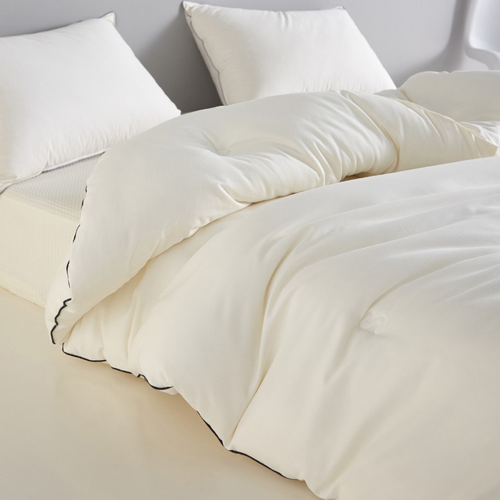 91家纺网 家纺一手货源 找家纺 莱福仕家纺 2023新款A类裸感熊猫被 熊猫抱抱（奶油白）