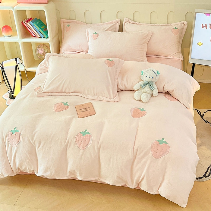 91家纺网 家纺一手货源 找家纺 红馆 2023新款ins小清新-牛奶绒四件套 草莓