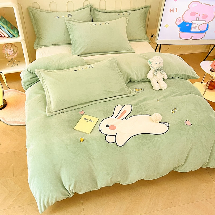 91家纺网 家纺一手货源 找家纺 红馆 2023新款ins小清新-牛奶绒四件套 瑞贝卡绿