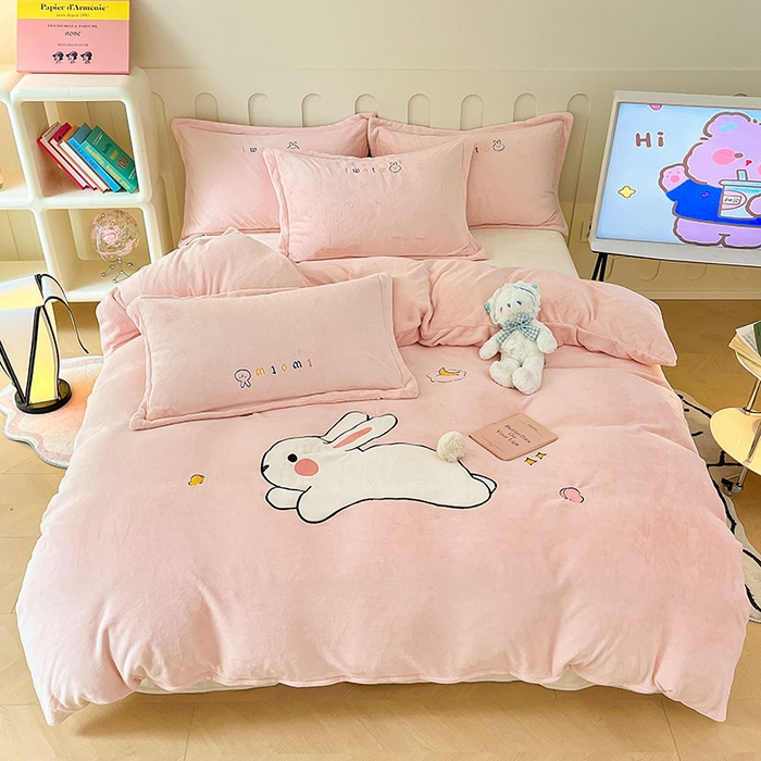 91家纺网 家纺一手货源 找家纺 红馆 2023新款ins小清新-牛奶绒四件套 瑞贝卡粉