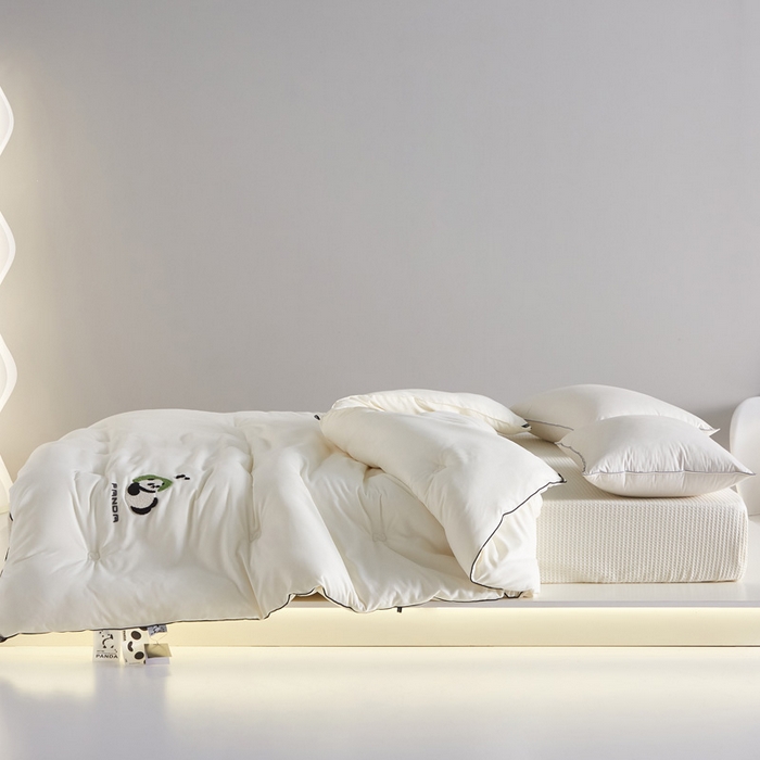 91家纺网 家纺一手货源 找家纺 莱福仕家纺 2023新款A类裸感熊猫被 熊猫抱抱（奶油白）