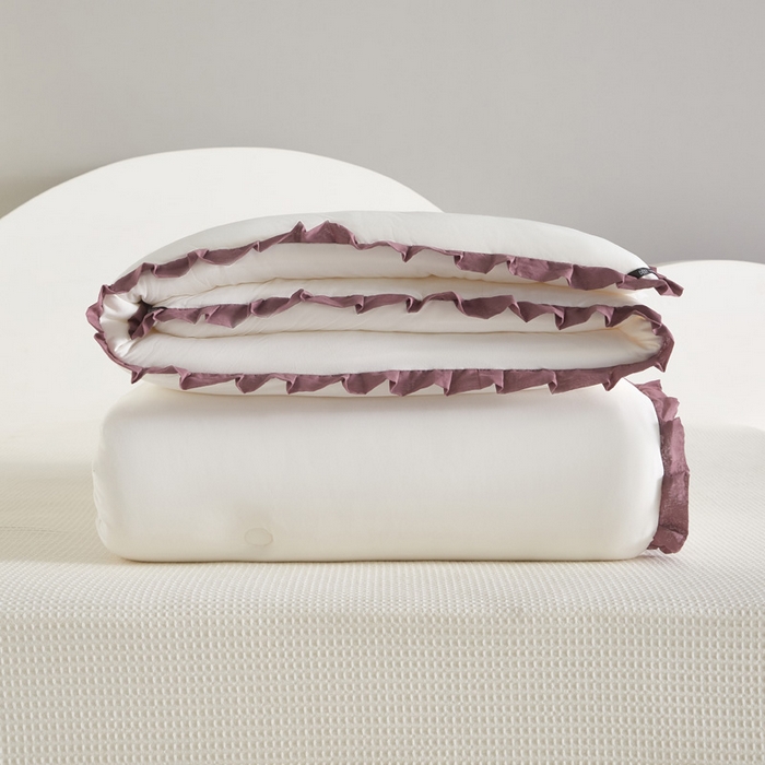 91家纺网 家纺一手货源 找家纺 莱福仕家纺 2023新款A类云感亲肤被 茶蕊兔（海盐白）