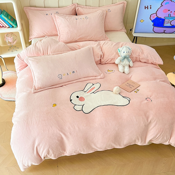 91家纺网 家纺一手货源 找家纺 红馆 2023新款ins小清新-牛奶绒四件套 瑞贝卡粉