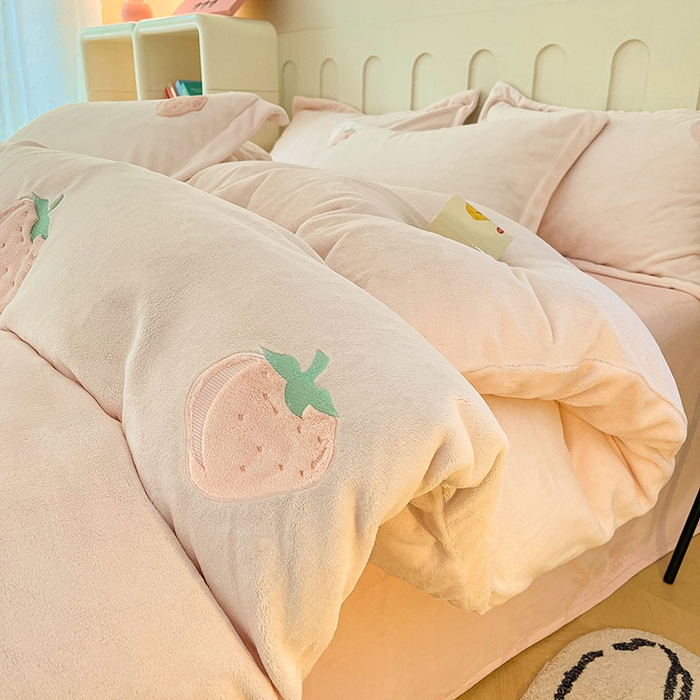 91家纺网 家纺一手货源 找家纺 红馆 2023新款ins小清新-牛奶绒四件套 草莓