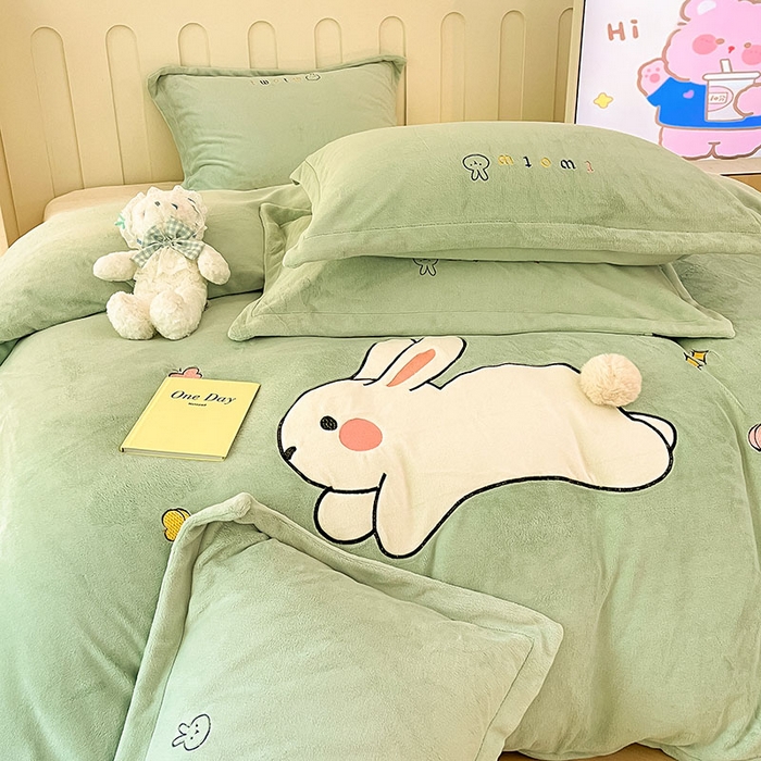 91家纺网 家纺一手货源 找家纺 红馆 2023新款ins小清新-牛奶绒四件套 瑞贝卡绿