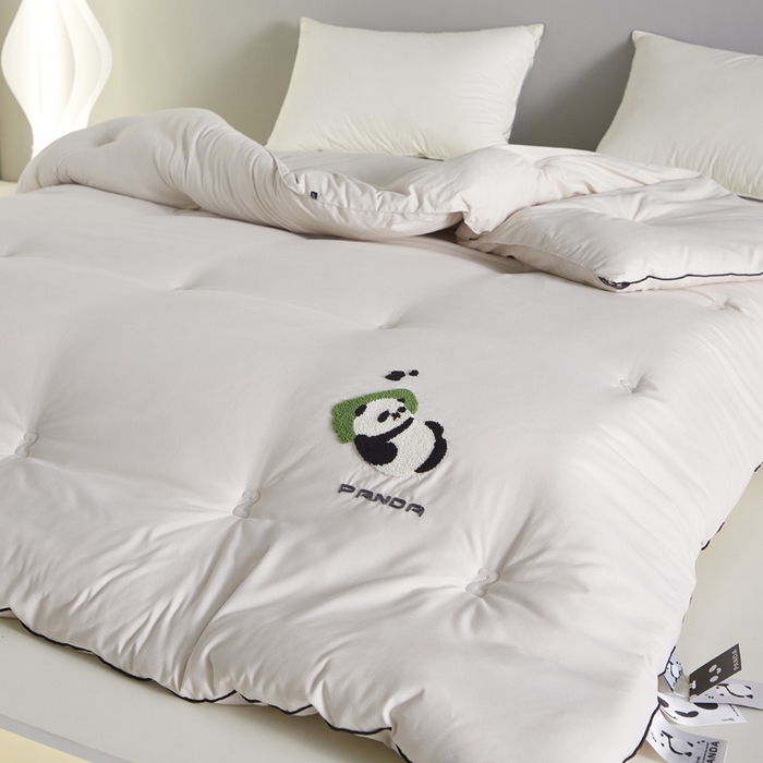 91家纺网 家纺一手货源 找家纺 莱福仕家纺 2023新款A类裸感熊猫被 熊猫抱抱（柔雾咖）