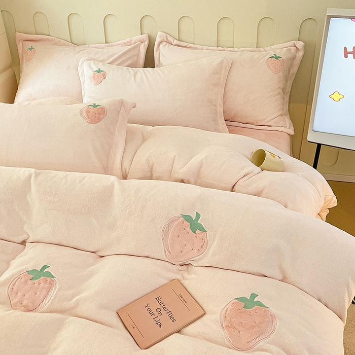 91家纺网 家纺一手货源 找家纺 红馆 2023新款ins小清新-牛奶绒四件套 草莓