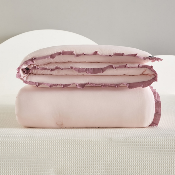 91家纺网 家纺一手货源 找家纺 莱福仕家纺 2023新款A类云感亲肤被 茶蕊兔（豆蔻粉）