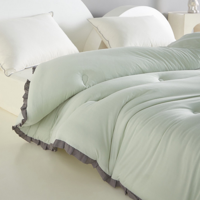 91家纺网 家纺一手货源 找家纺 莱福仕家纺 2023新款A类云感亲肤被 茶蕊兔（山茶绿）