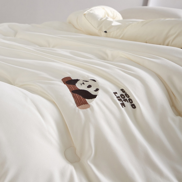 91家纺网 家纺一手货源 找家纺 莱福仕家纺 2023新款A类裸感熊猫被 熊猫扑扑（月光白）