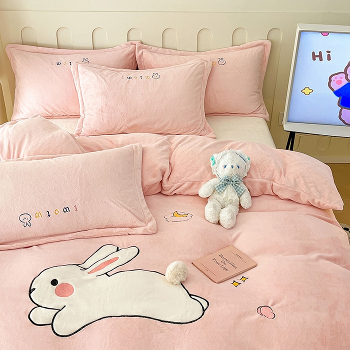 91家纺网 家纺一手货源 找家纺 红馆 2023新款ins小清新-牛奶绒四件套 瑞贝卡粉