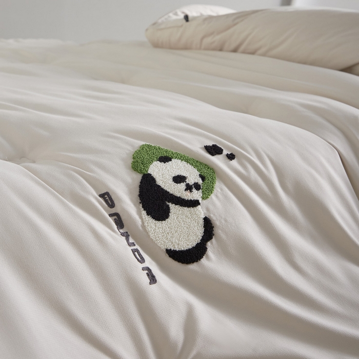 91家纺网 家纺一手货源 找家纺 莱福仕家纺 2023新款A类裸感熊猫被 熊猫抱抱（柔雾咖）
