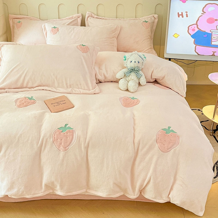 91家纺网 家纺一手货源 找家纺 红馆 2023新款ins小清新-牛奶绒四件套 草莓