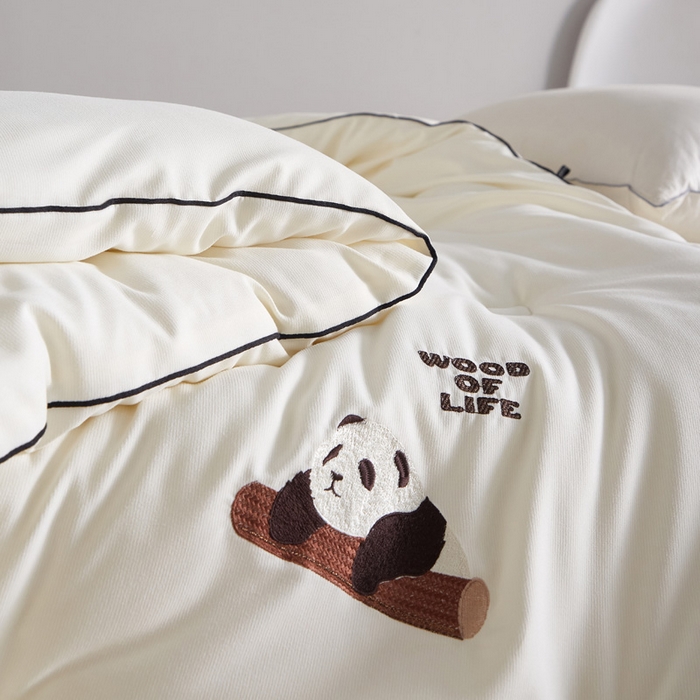 91家纺网 家纺一手货源 找家纺 莱福仕家纺 2023新款A类裸感熊猫被 熊猫扑扑（月光白）