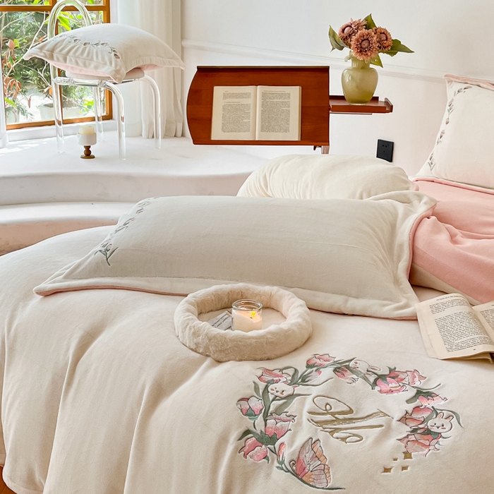 91家纺网 家纺一手货源 找家纺 红馆 2023新款法式奶油温柔风-牛奶绒四件套 佛罗里达的花季