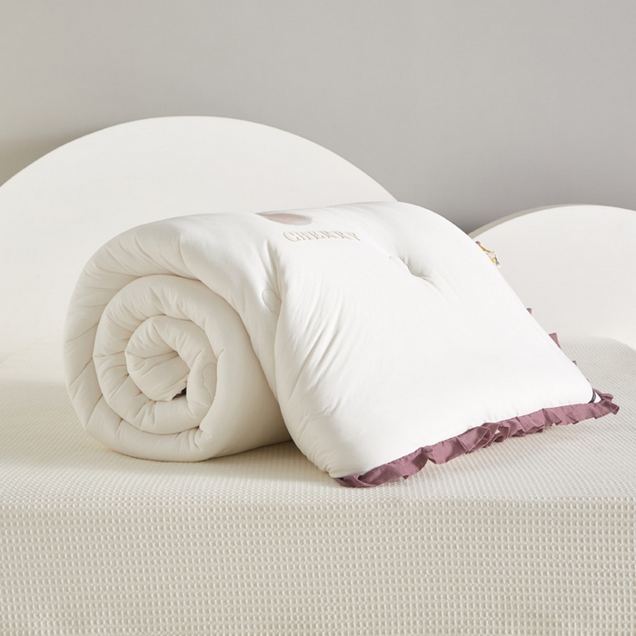 91家纺网 家纺一手货源 找家纺 莱福仕家纺 2023新款A类云感亲肤被 茶蕊兔（海盐白）