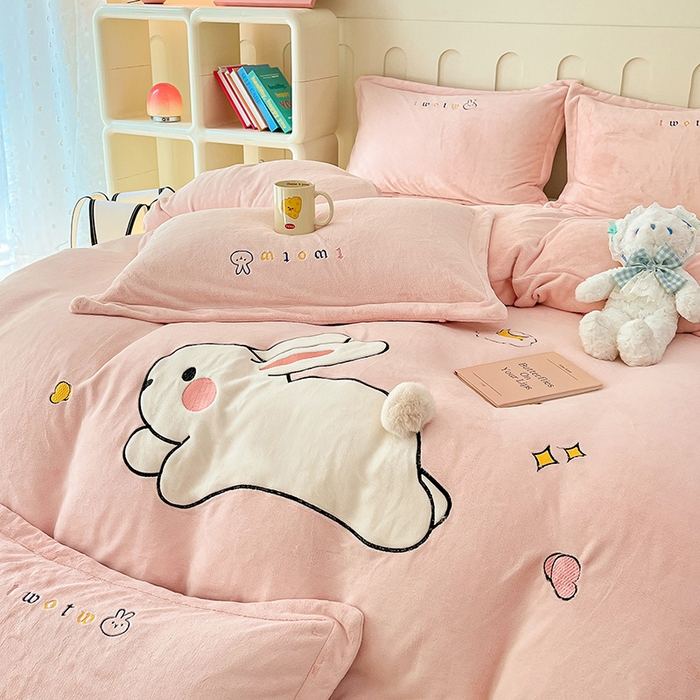 91家纺网 家纺一手货源 找家纺 红馆 2023新款ins小清新-牛奶绒四件套 瑞贝卡粉