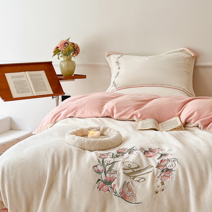 91家纺网 家纺一手货源 找家纺 红馆 2023新款法式奶油温柔风-牛奶绒四件套 佛罗里达的花季