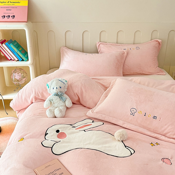 91家纺网 家纺一手货源 找家纺 红馆 2023新款ins小清新-牛奶绒四件套 瑞贝卡粉