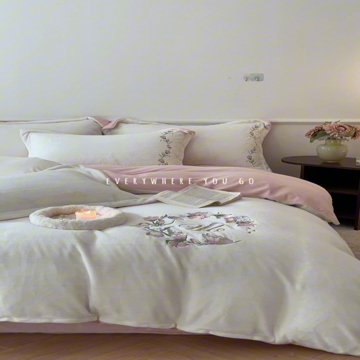 91家纺网 家纺一手货源 找家纺 红馆 2023新款法式奶油温柔风-牛奶绒四件套 佛罗里达的花季