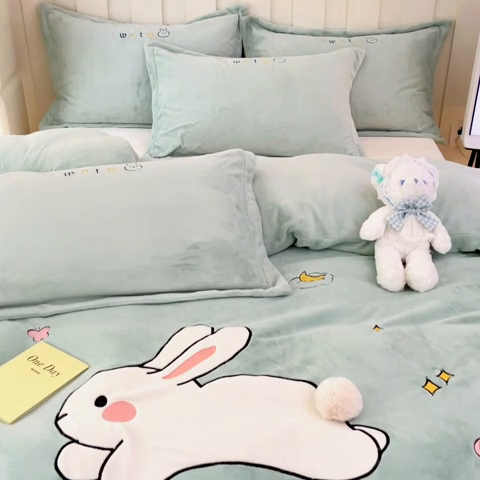 91家纺网 家纺一手货源 找家纺 红馆 2023新款ins小清新-牛奶绒四件套 瑞贝卡绿