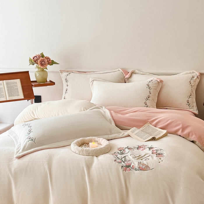 91家纺网 家纺一手货源 找家纺 红馆 2023新款法式奶油温柔风-牛奶绒四件套 佛罗里达的花季