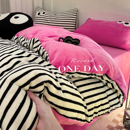 91家纺网 家纺一手货源 找家纺 如一 2023新款大眼萌条纹牛奶绒四件套 大眼萌-黑