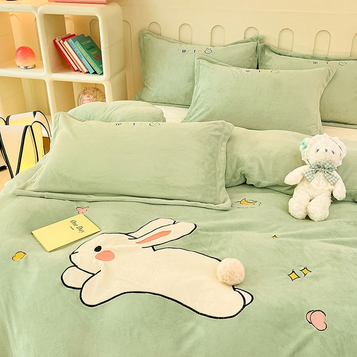 91家纺网 家纺一手货源 找家纺 红馆 2023新款ins小清新-牛奶绒四件套 瑞贝卡绿