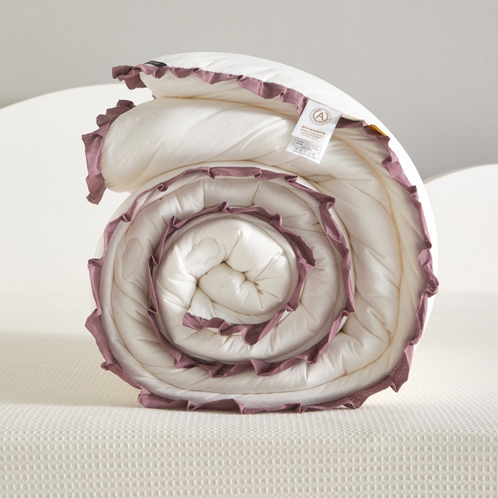 91家纺网 家纺一手货源 找家纺 莱福仕家纺 2023新款A类云感亲肤被 茶蕊兔（海盐白）