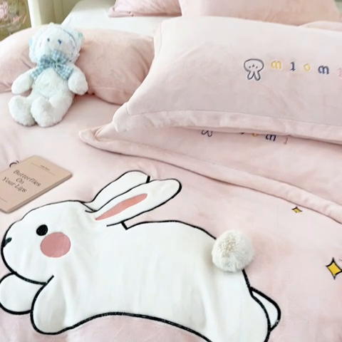 91家纺网 家纺一手货源 找家纺 红馆 2023新款ins小清新-牛奶绒四件套 瑞贝卡粉