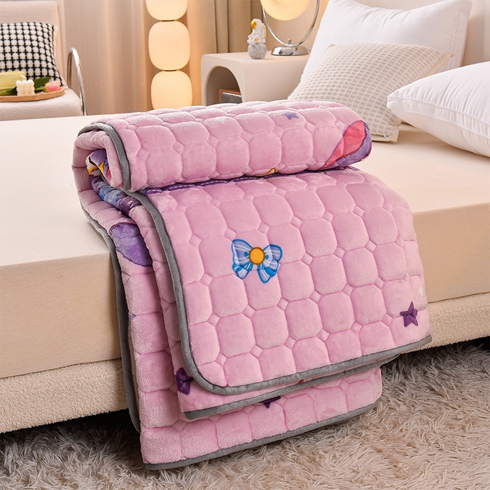 91家纺网 家纺一手货源 找家纺 爱上家居 2023新款印花牛奶绒床护垫床垫子床褥 元气小兔