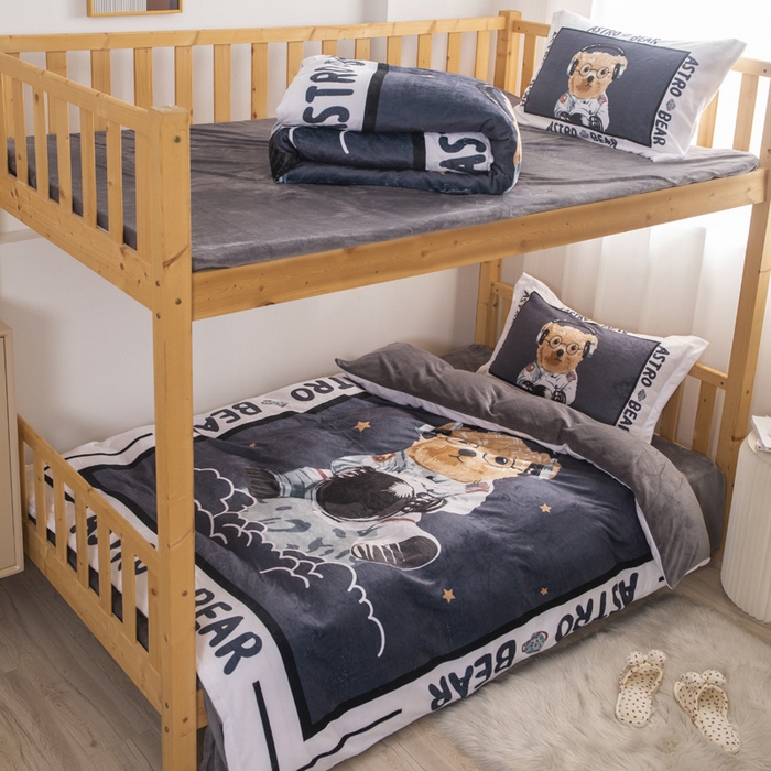 91家纺网 家纺一手货源 找家纺 宅部落 2023新款大版卡通牛奶绒三件套 6.太空熊