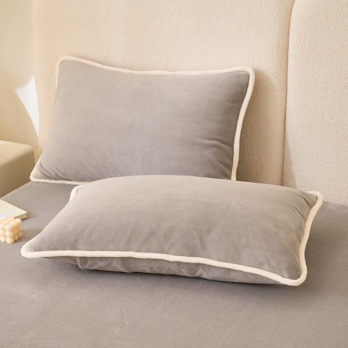 91家纺网 家纺一手货源 找家纺 21度C 2023新款布叮熊云朵压花绒包边三角针枕套 布叮熊三角针烟灰