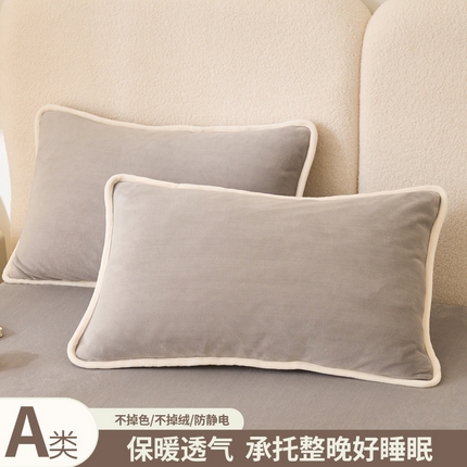 91家纺网 家纺一手货源 找家纺 21度C 2023新款布叮熊云朵压花绒包边三角针枕套 云朵包边款-烟灰