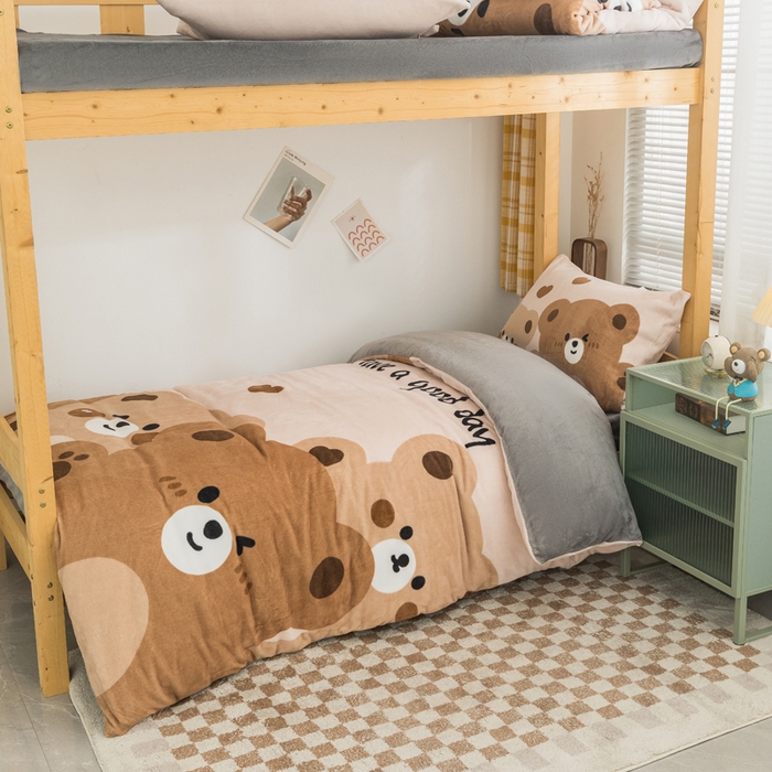 91家纺网 家纺一手货源 找家纺 宅部落 2023新款大版卡通牛奶绒三件套 2.可爱棕熊