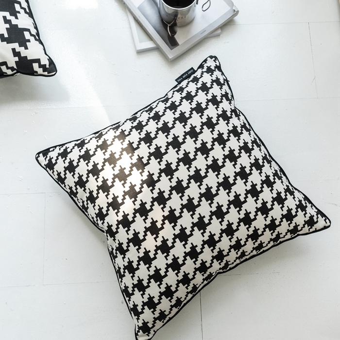 91家纺网 家纺一手货源 找家纺 918拾朵家居 2023新款千鸟格系列抱枕 中格