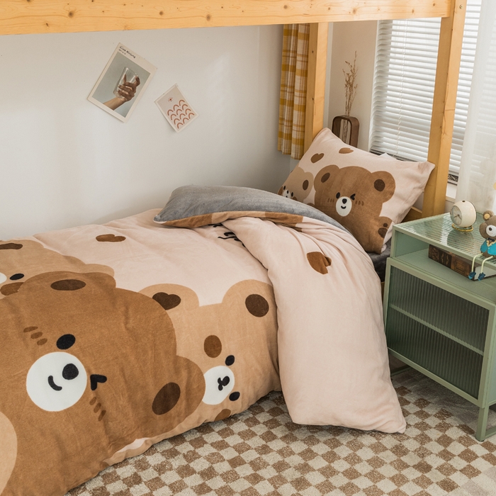 91家纺网 家纺一手货源 找家纺 宅部落 2023新款大版卡通牛奶绒三件套 2.可爱棕熊