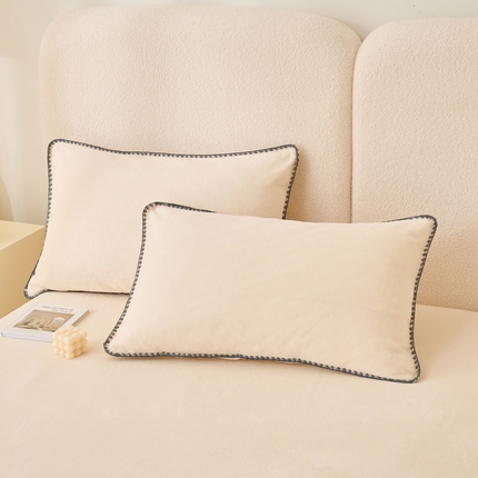 21度C 2023新款布叮熊云朵压花绒包边三角针枕套 云朵三角针-奶白