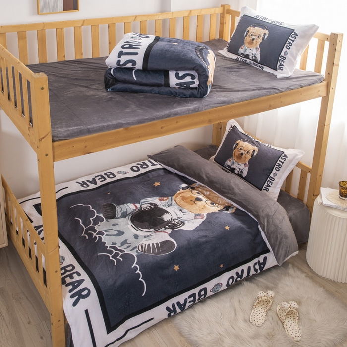 91家纺网 家纺一手货源 找家纺 宅部落 2023新款大版卡通牛奶绒三件套 6.太空熊