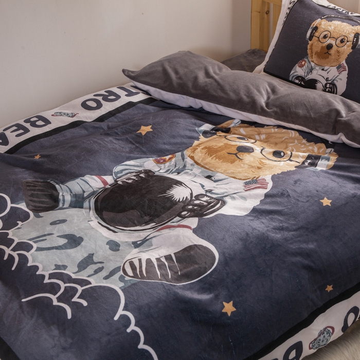 91家纺网 家纺一手货源 找家纺 宅部落 2023新款大版卡通牛奶绒三件套 6.太空熊