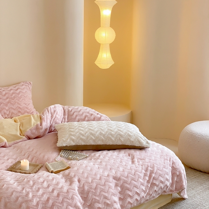 91家纺网 家纺一手货源 找家纺 梦享生活家居 2023新款兔兔绒四件套-卡洛斯 卡洛斯-温馨粉