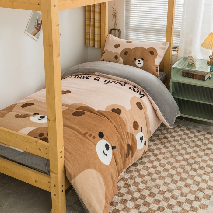 91家纺网 家纺一手货源 找家纺 宅部落 2023新款大版卡通牛奶绒三件套 2.可爱棕熊