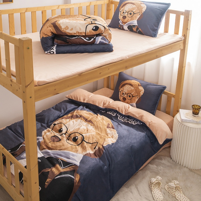 91家纺网 家纺一手货源 找家纺 宅部落 2023新款大版卡通牛奶绒三件套 5.眼镜熊