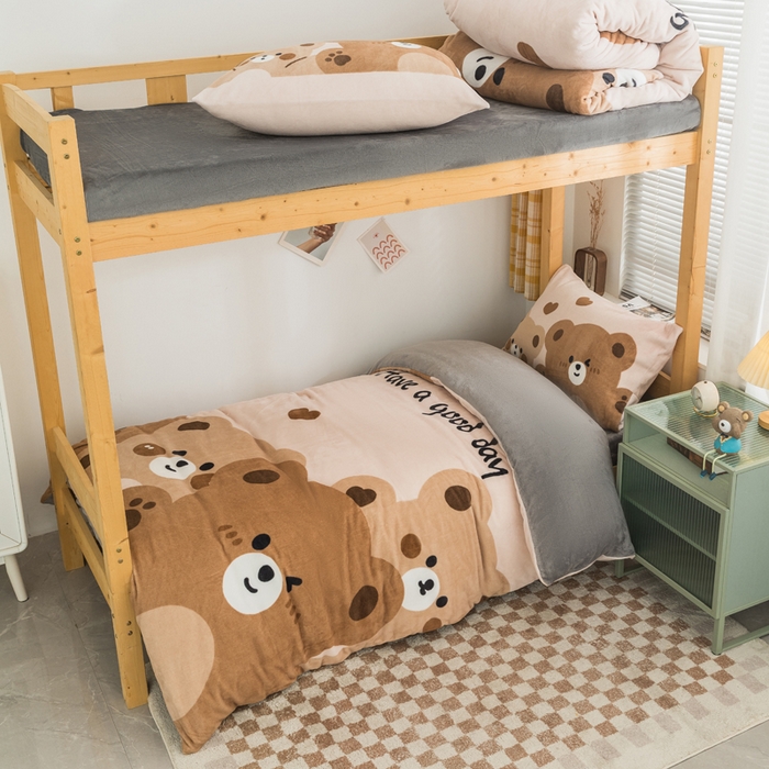 91家纺网 家纺一手货源 找家纺 宅部落 2023新款大版卡通牛奶绒三件套 2.可爱棕熊