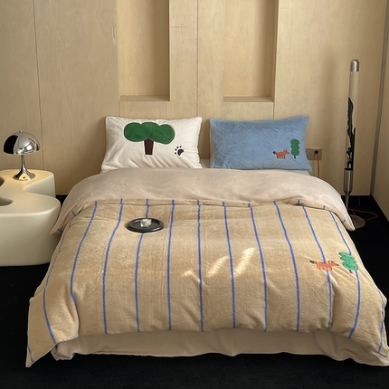 91家纺网 家纺一手货源 找家纺 （总）桔子家纺  2023新款全消光牛奶绒精致贴布刺绣四件套--森系狐狸