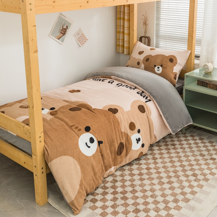 91家纺网 家纺一手货源 找家纺 宅部落 2023新款大版卡通牛奶绒三件套 2.可爱棕熊