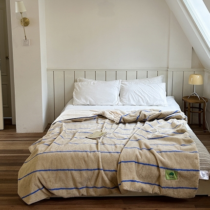 91家纺网 家纺一手货源 找家纺 桔子家纺  2023新款兔兔绒皮草毛毯 驼色条纹